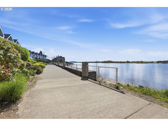 520 Se COLUMBIA RIVER Dr 311, Vancouver, WA 98661