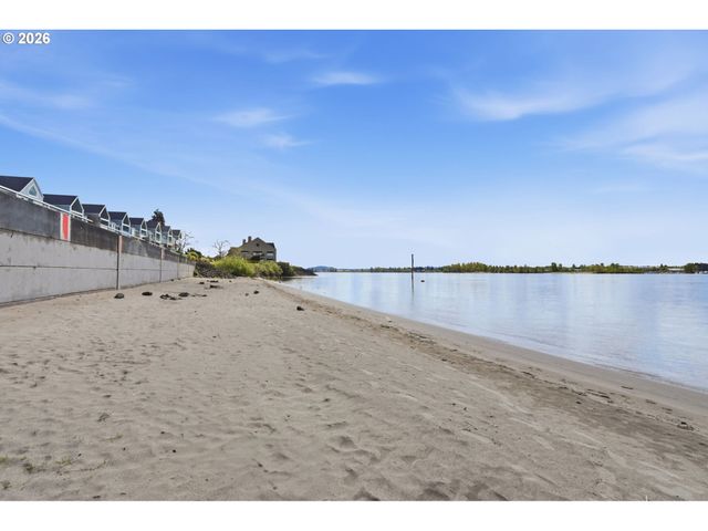 520 Se COLUMBIA RIVER Dr 311, Vancouver, WA 98661