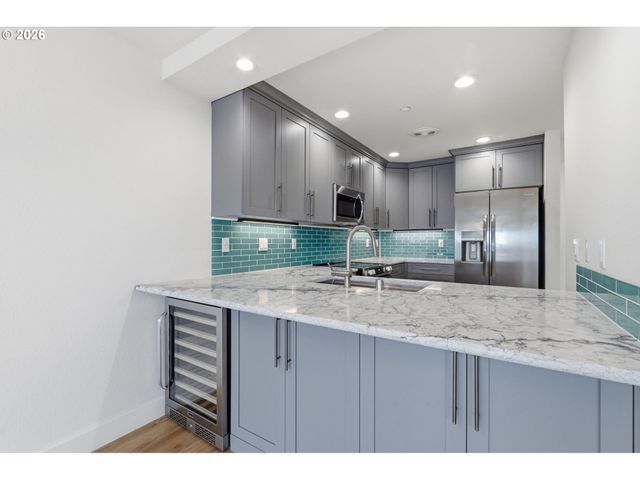 520 Se COLUMBIA RIVER Dr 311, Vancouver, WA 98661