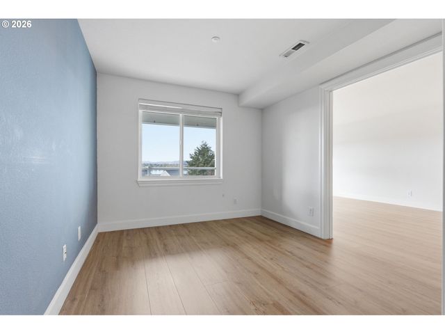 520 Se COLUMBIA RIVER Dr 311, Vancouver, WA 98661