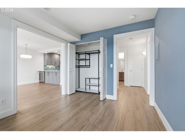 520 Se COLUMBIA RIVER Dr 311, Vancouver, WA 98661