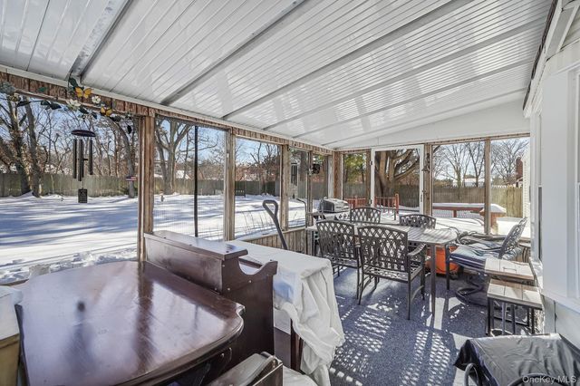 68 Sequoia Way, Holbrook, NY 11741