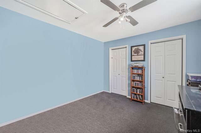 68 Sequoia Way, Holbrook, NY 11741