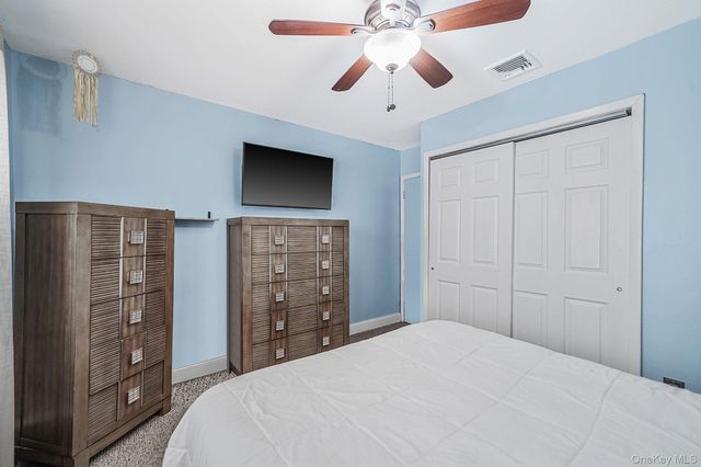 68 Sequoia Way, Holbrook, NY 11741