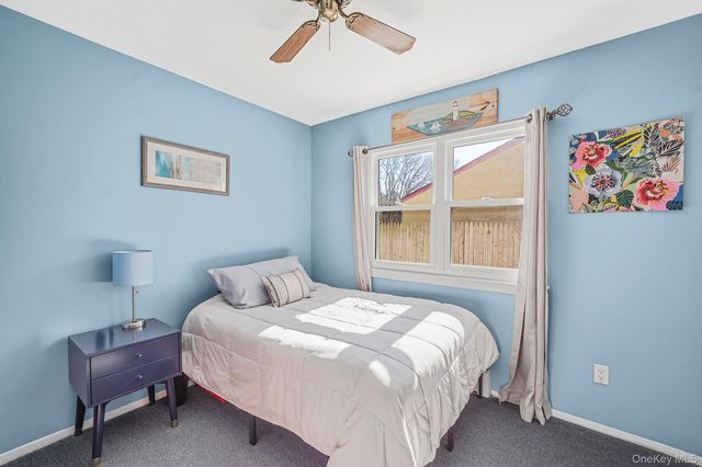 68 Sequoia Way, Holbrook, NY 11741