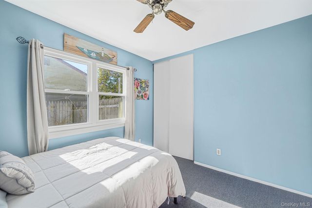 68 Sequoia Way, Holbrook, NY 11741