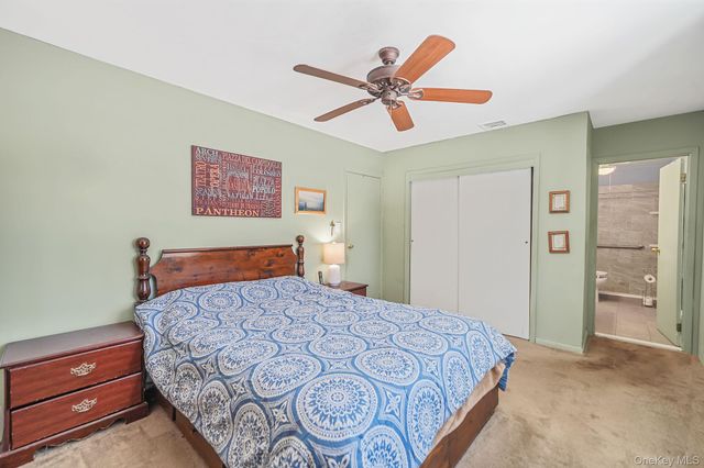 68 Sequoia Way, Holbrook, NY 11741