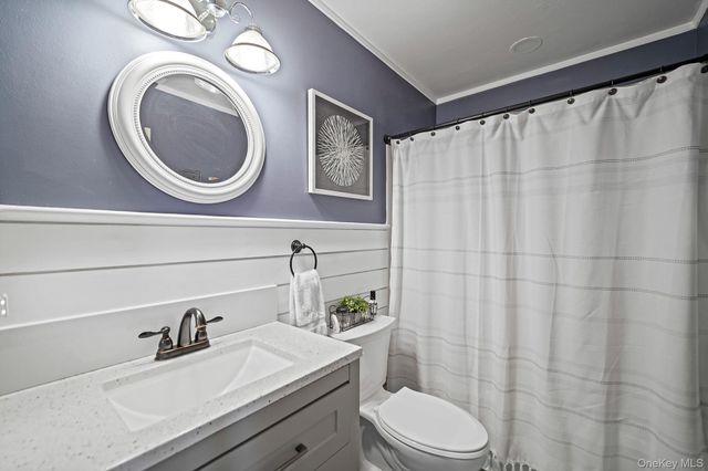 68 Sequoia Way, Holbrook, NY 11741