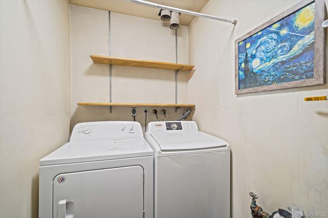 68 Sequoia Way, Holbrook, NY 11741