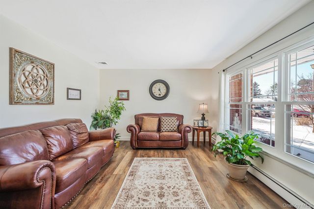 68 Sequoia Way, Holbrook, NY 11741