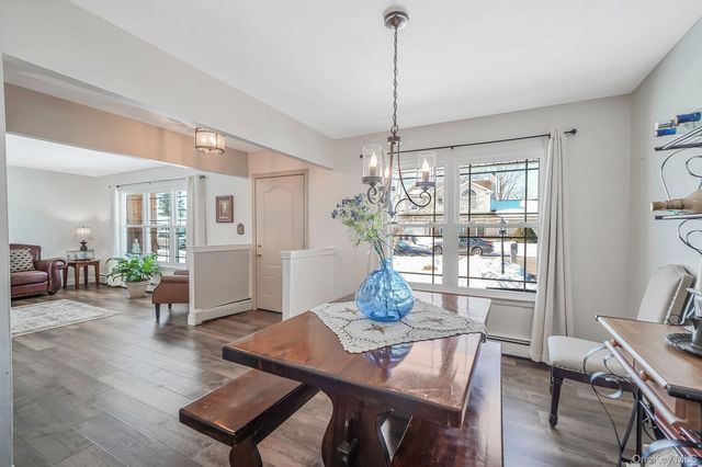 68 Sequoia Way, Holbrook, NY 11741