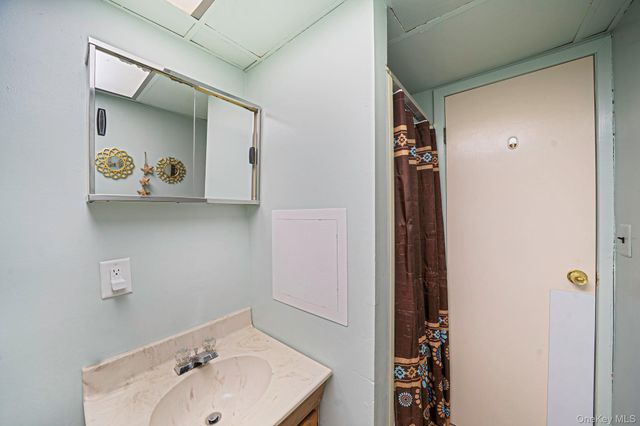 26 Carl Street, Ronkonkoma, NY 11779