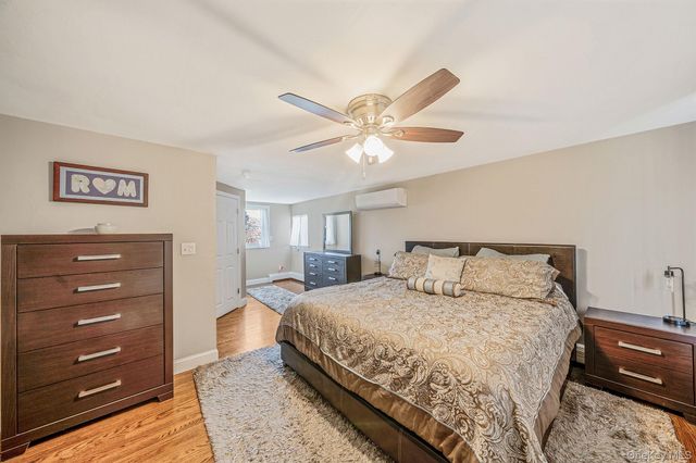 26 Carl Street, Ronkonkoma, NY 11779