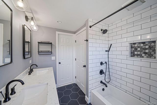 26 Carl Street, Ronkonkoma, NY 11779