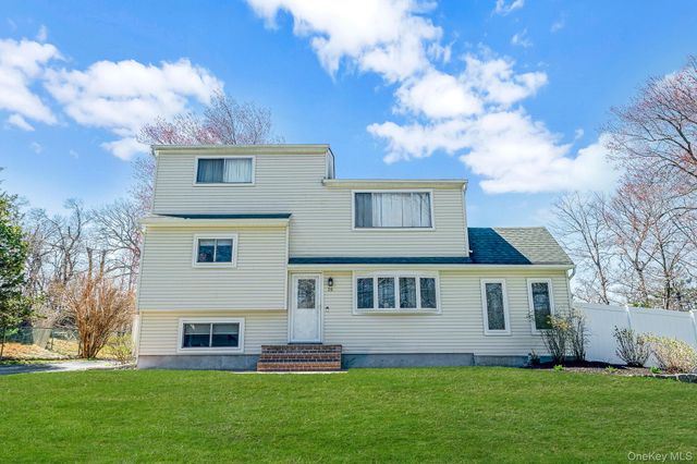 26 Carl Street, Ronkonkoma, NY 11779