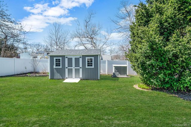26 Carl Street, Ronkonkoma, NY 11779