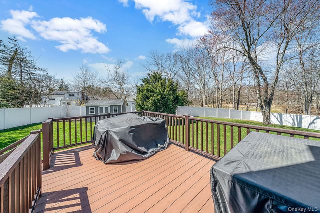 26 Carl Street, Ronkonkoma, NY 11779