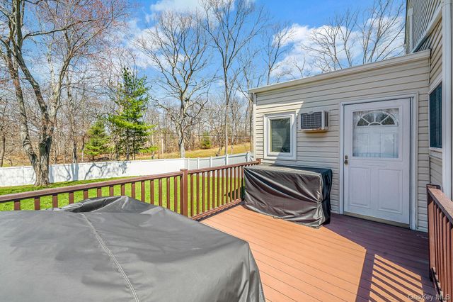26 Carl Street, Ronkonkoma, NY 11779