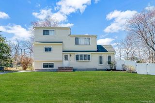 26 Carl Street, Ronkonkoma, NY 11779