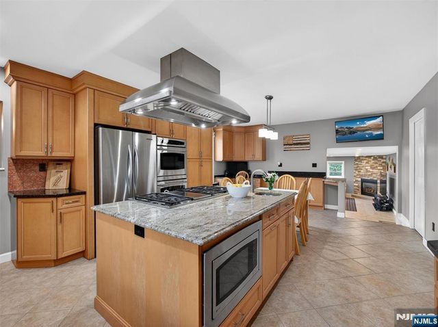 95 Clinton Avenue, Hillsdale, NJ 07642