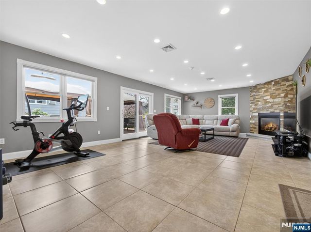 95 Clinton Avenue, Hillsdale, NJ 07642