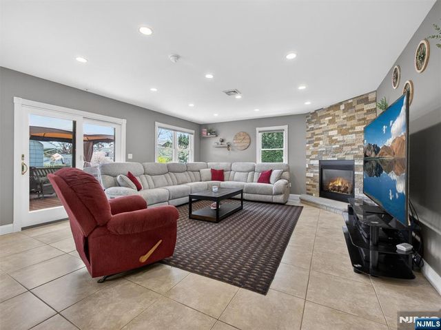 95 Clinton Avenue, Hillsdale, NJ 07642