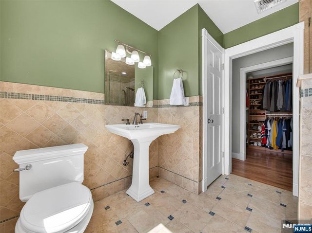 95 Clinton Avenue, Hillsdale, NJ 07642
