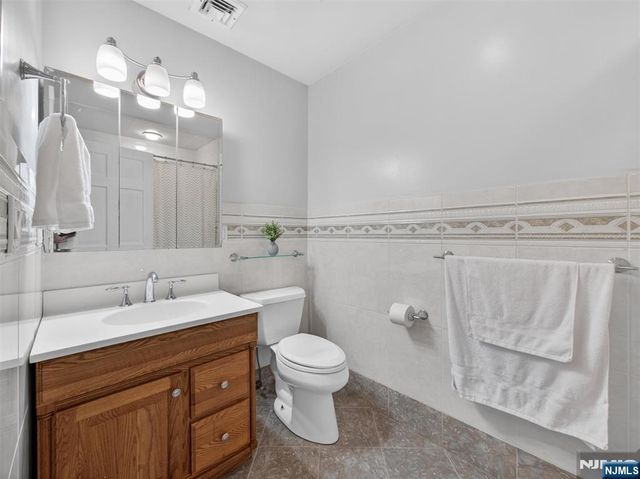 95 Clinton Avenue, Hillsdale, NJ 07642