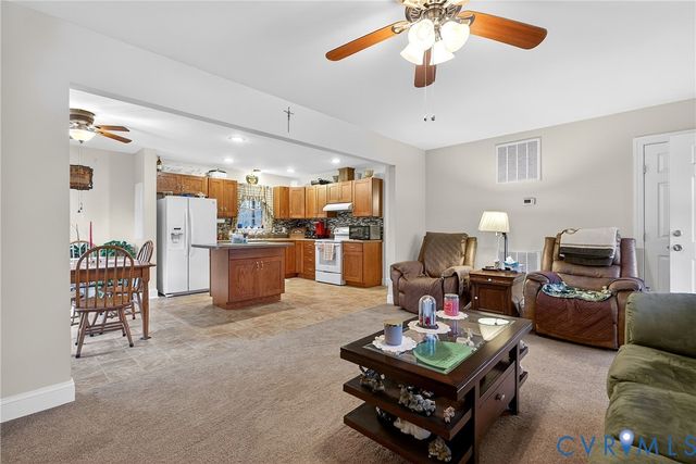 709 Powcan Rd, Tappahannock, VA 22560