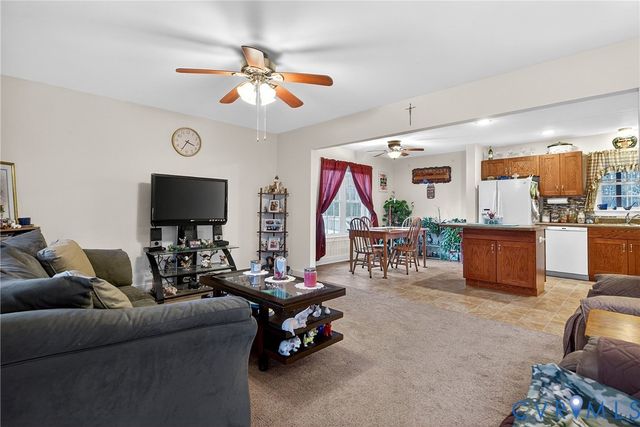 709 Powcan Rd, Tappahannock, VA 22560