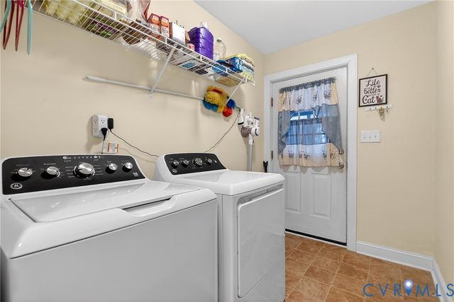 709 Powcan Rd, Tappahannock, VA 22560