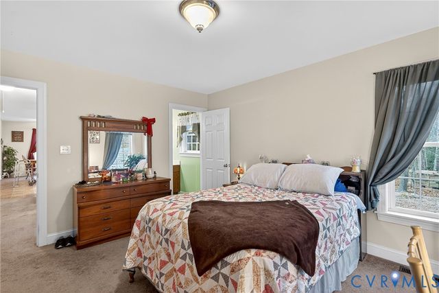 709 Powcan Rd, Tappahannock, VA 22560