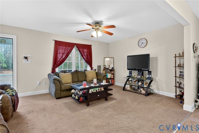 709 Powcan Rd, Tappahannock, VA 22560