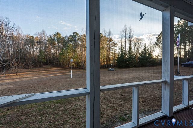 709 Powcan Rd, Tappahannock, VA 22560