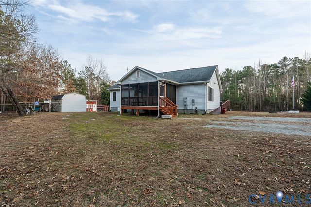 709 Powcan Rd, Tappahannock, VA 22560