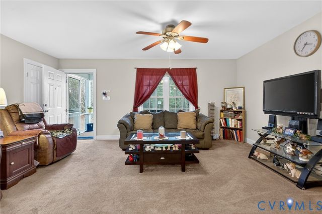 709 Powcan Rd, Tappahannock, VA 22560