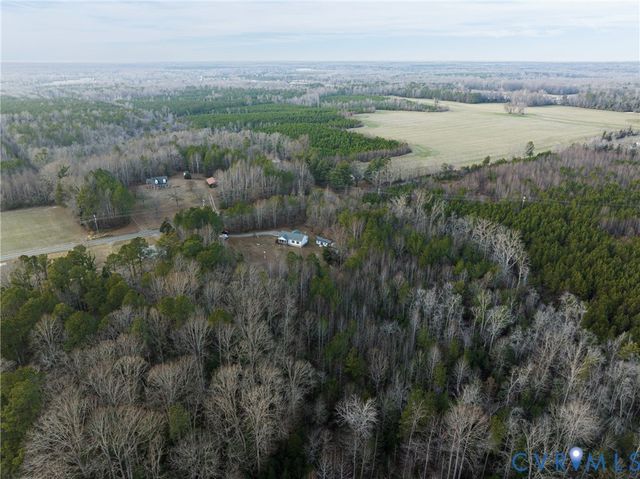 709 Powcan Rd, Tappahannock, VA 22560