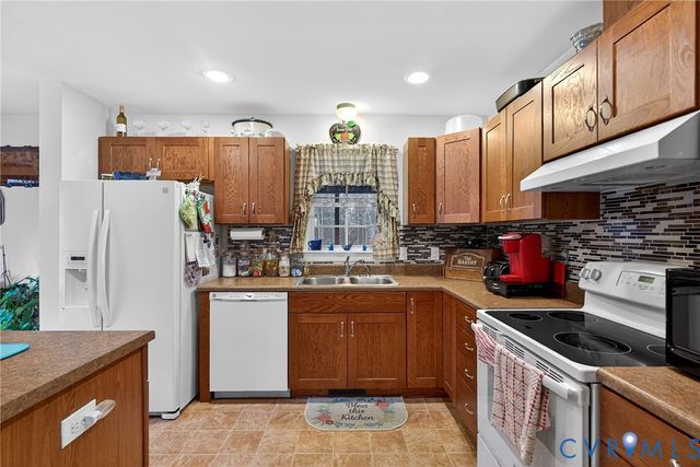 709 Powcan Rd, Tappahannock, VA 22560