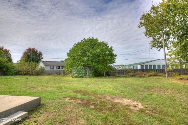 2210 S Willard Avenue, Joplin, MO 64804