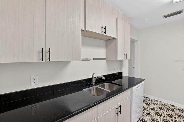 5503 LAKEWOOD CIRCLE E, Jacksonville, FL 32207