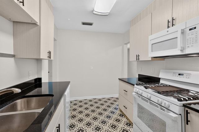 5503 LAKEWOOD CIRCLE E, Jacksonville, FL 32207
