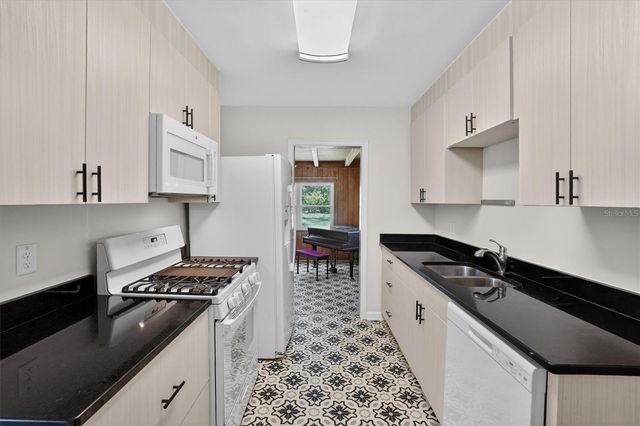 5503 LAKEWOOD CIRCLE E, Jacksonville, FL 32207