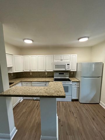 921 NE 17th Avenue 4, Fort Lauderdale, FL 33304