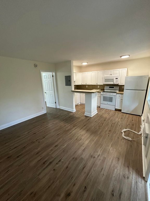 921 NE 17th Avenue 4, Fort Lauderdale, FL 33304