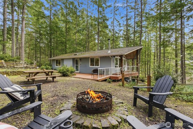 551 NE Lakeshore Drive S, Tahuya, WA 98588