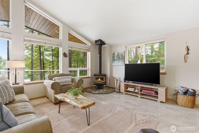 551 NE Lakeshore Drive S, Tahuya, WA 98588