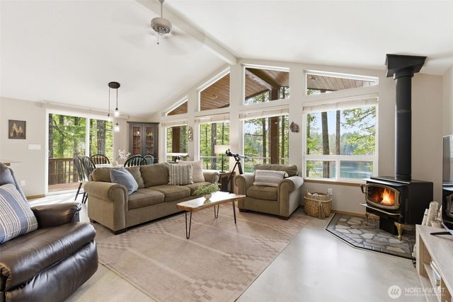 551 NE Lakeshore Drive S, Tahuya, WA 98588