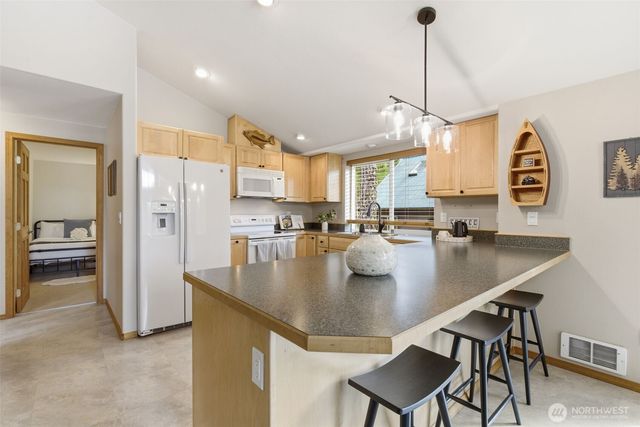 551 NE Lakeshore Drive S, Tahuya, WA 98588