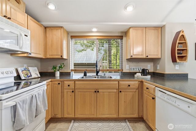 551 NE Lakeshore Drive S, Tahuya, WA 98588