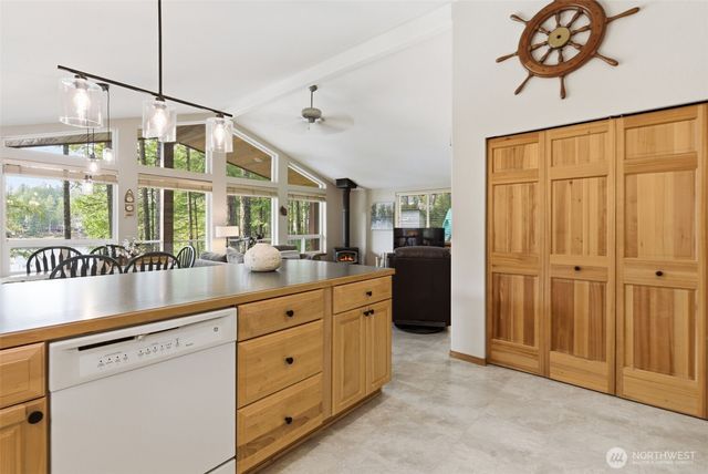 551 NE Lakeshore Drive S, Tahuya, WA 98588